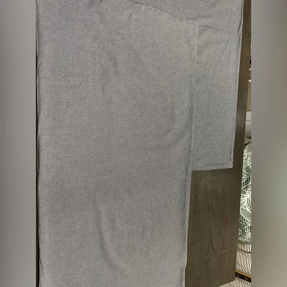 2 West Elm Linen King Shams in Houndstooth